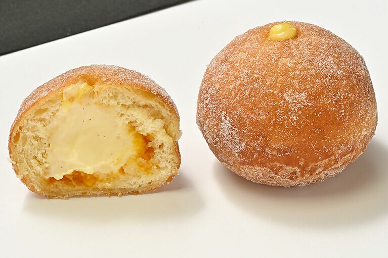 ボンボローネ 550円／ラ・パティスリー by アマン東京