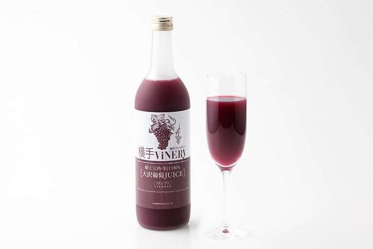 横手ヴァイナリー 樹上完熟果汁100％大沢葡萄ジュース 1,390円(720ml)／成城石井