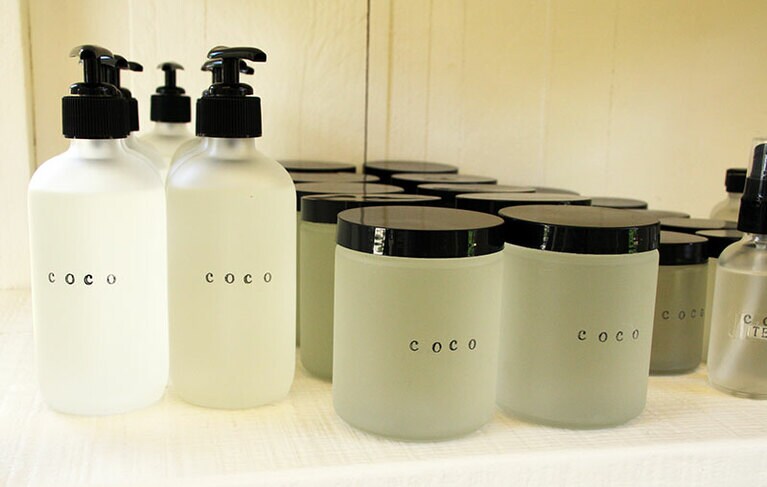 ナチュラルショップでは100％ピュアオーガニックのココナッツオイルを販売。