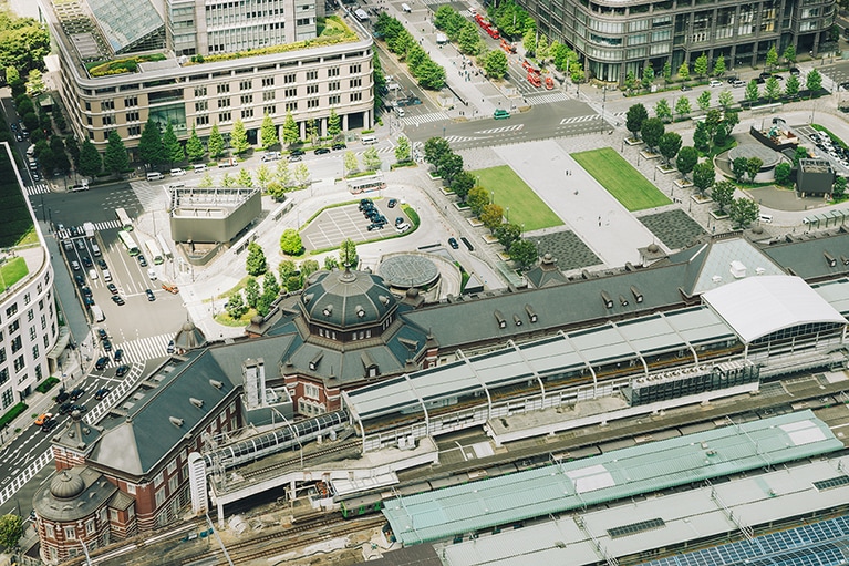 この角度から見下ろす東京駅の姿は、実に新鮮。