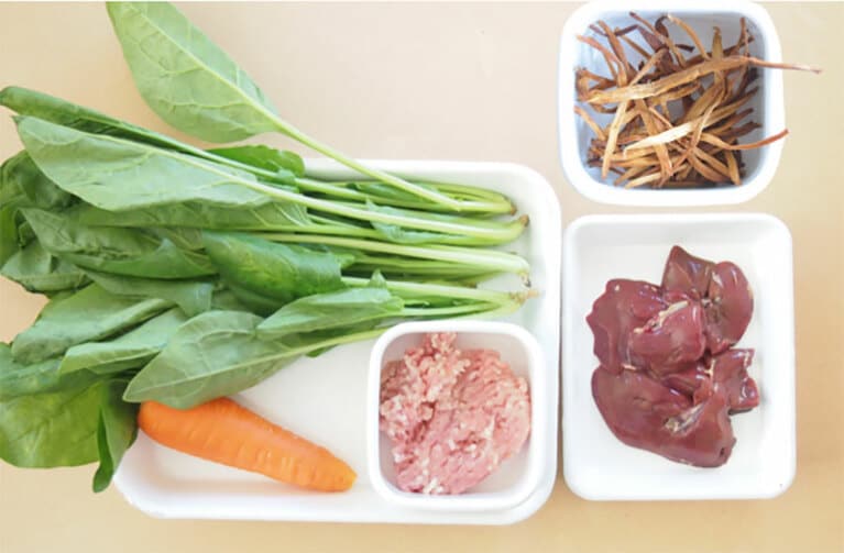 写真右上が金針菜。