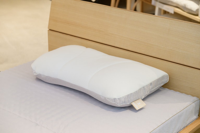 オーダーまくらが完成。新品のうちは中材が落ち着いていないので少し違和感があるかもしれませんが、使い始めて1～2週間ほどで徐々になじんできます。