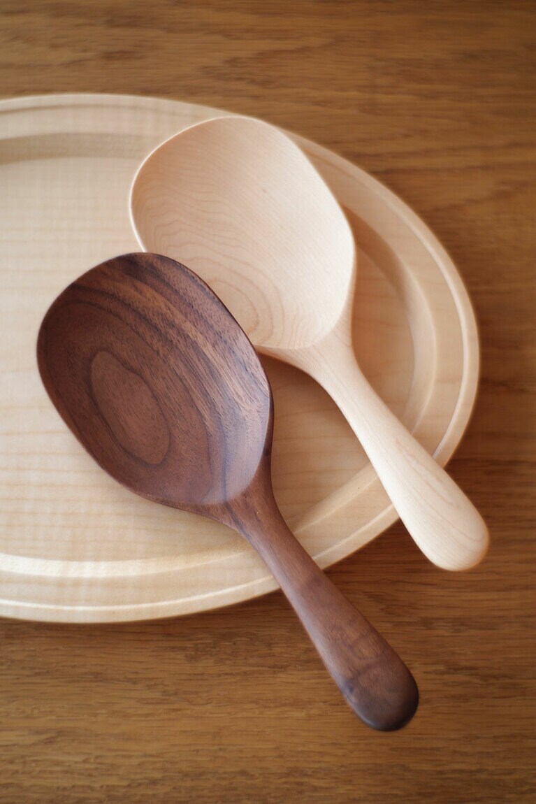 広沢さんと一緒に作ったサーバースプーン。柄が短く料理をすくいやすい。4,400円。