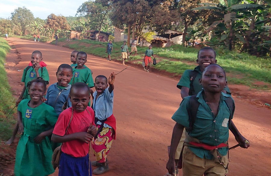 ウガンダの子どもたち。ウガンダの合計特殊出生率は5.1(2017年世界銀行調査)。