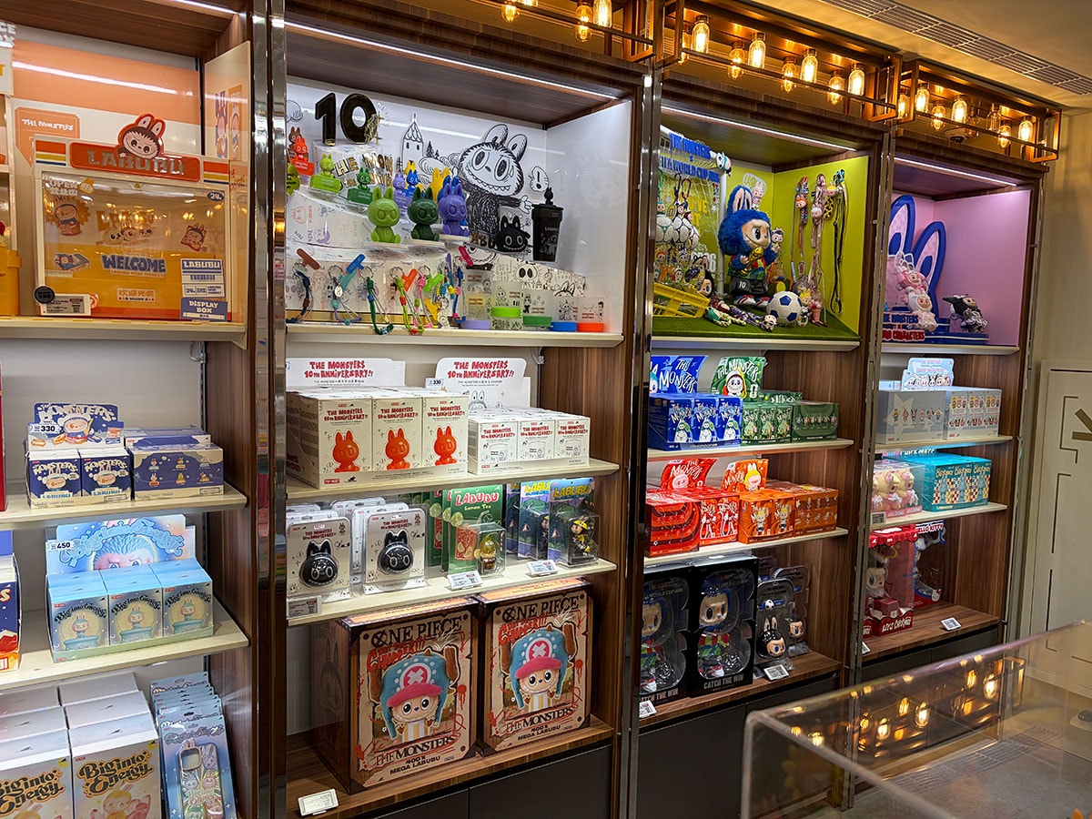 期間限定商品や、日本では入手困難なアイテムに出会えることも。