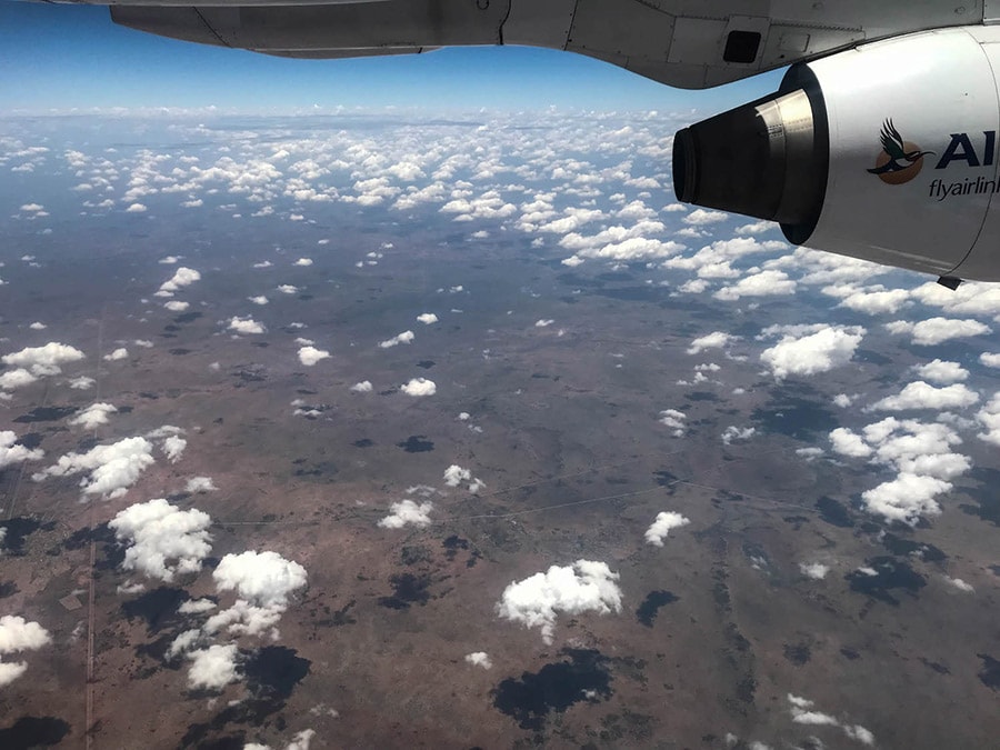 ただひたすらフラットな大地が続く南部アフリカ。空気が澄んでいるのは確かだ。