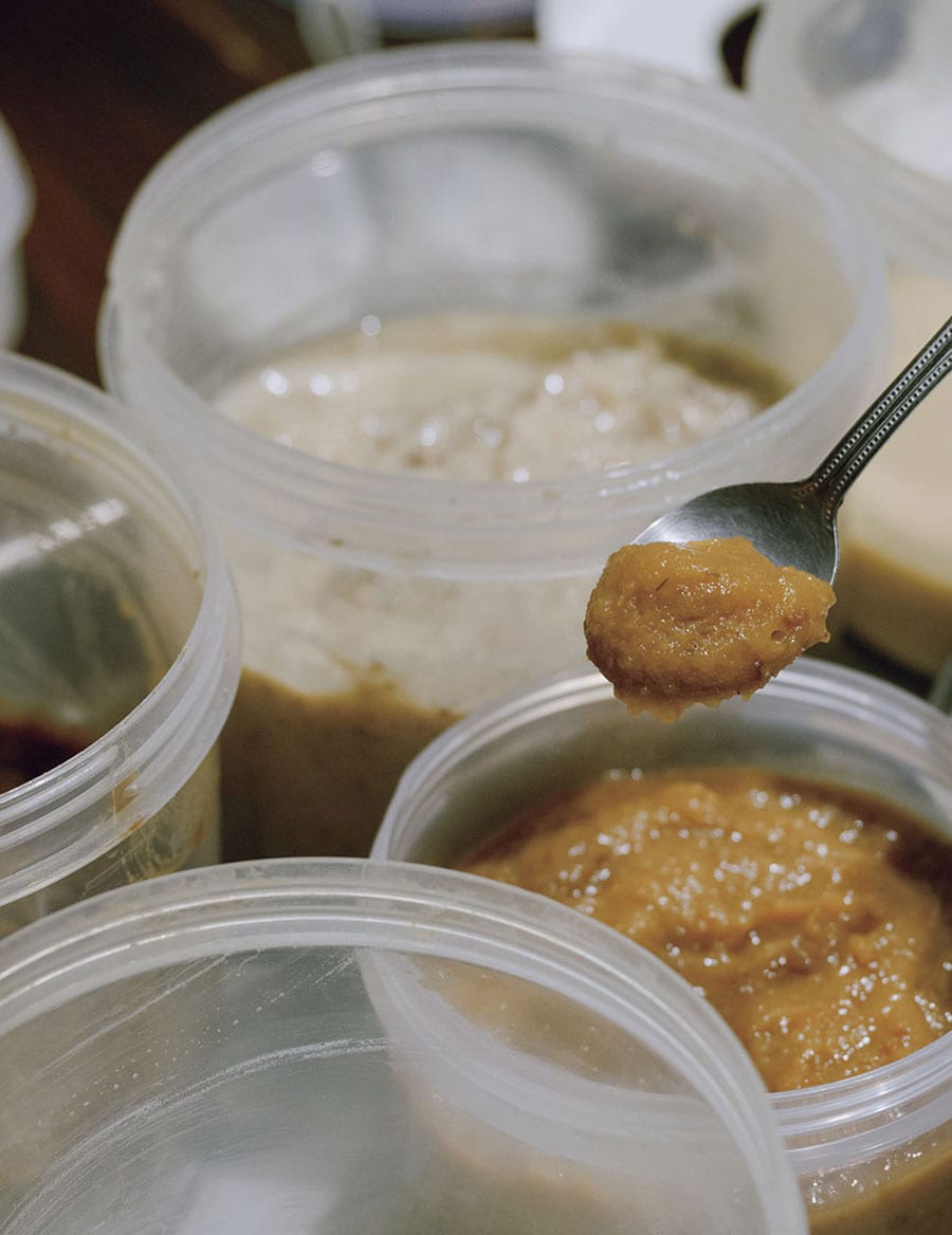 塩麴やニンニク麴、醬油麴など3種類以上の自家製麴調味料を活用。