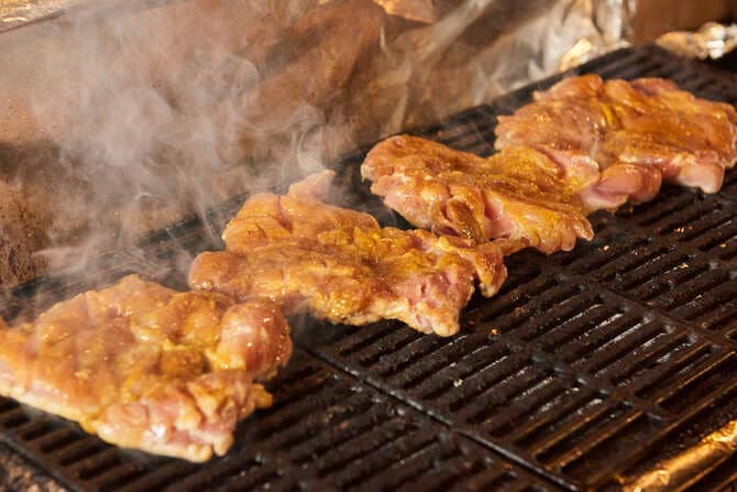 「ジロー鶏」は16種のハーブとスパイスを食べて育つ、 アルペンジローのカリー専用の鶏。