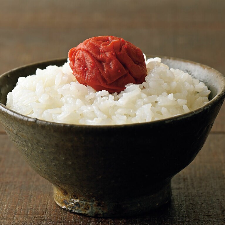 辛子梅太子 100g 1,296円／立ち喰い梅干し屋　「おいしいものを知っている白央さん だからこそ、この絶妙な味にハマるはず」―しらいさん