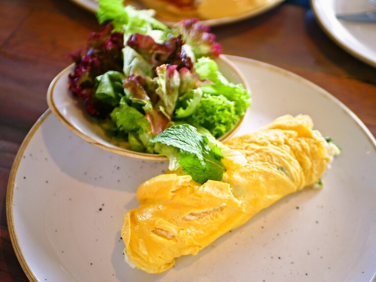 ズッキーニとリコッタチーズのオムレツ、24ドル。