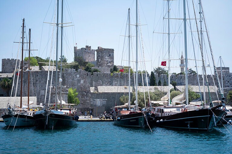 聖ペトロ城が間近に迫るとクルージングも終了。