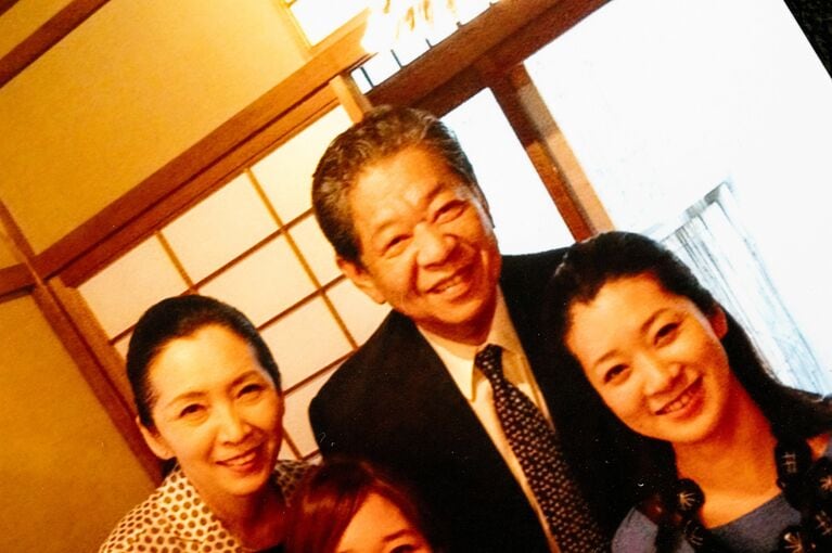 家族のお祝いごとの席にて。この時期はお見合いをしていた最後の頃（本人提供）