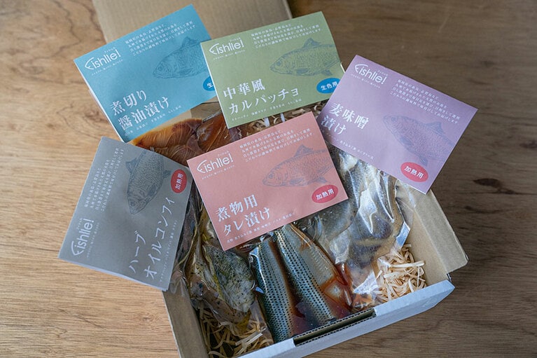 おまかせ便 6パック4,200円、10パック6,480円、16パック8,980円（すべて税込）。※生食用、加熱用がランダムに入っています。写真はイメージです。