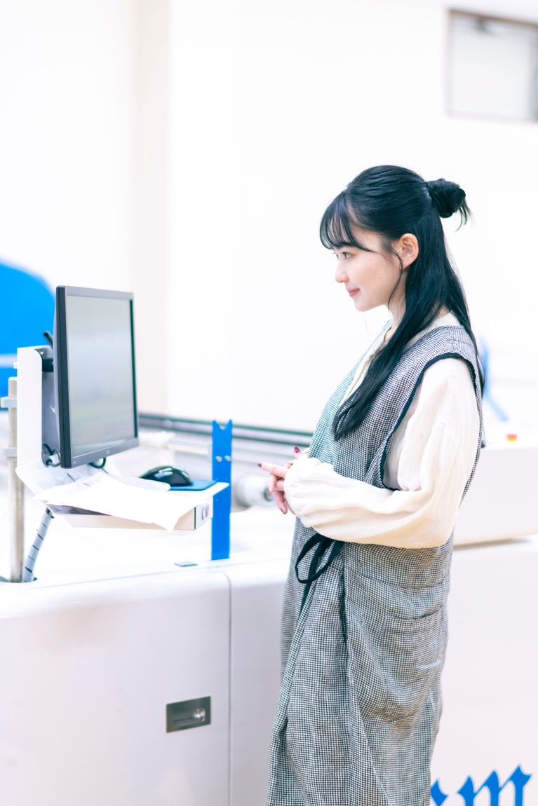 【俳優・山田杏奈がネストローブをまとう】徳島の風が肌に触れる、“心地よさの源泉”を巡る旅