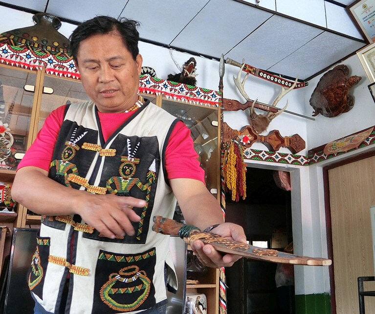 頭目の家には、かつての戦いの道具も残されていて、資料館のよう。