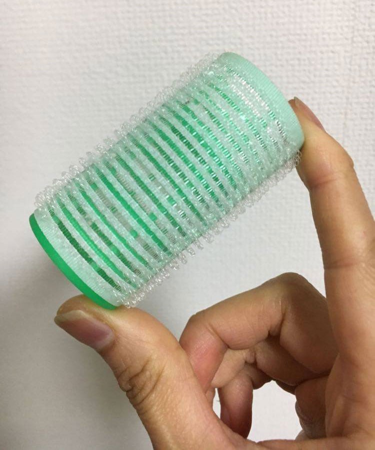 傷まないようにカーラー使用。アイロンやホットカーラーを使ってもOK。