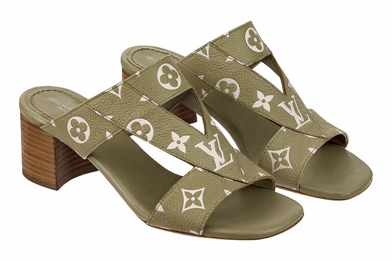 サンダル 117,700円／ルイ・ヴィトン(ルイ・ヴィトン クライアントサービス)