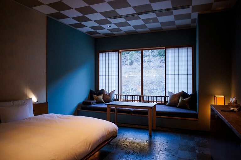 書斎スペースのあるモダンな客室も。ひとり旅にもおすすめ。