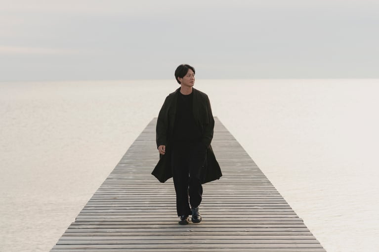 佐渡・宿根木に残る原風景に魅せられて。俳優・工藤阿須加さんと江戸時代にタイムスリップ【通いたくなる島、佐渡】