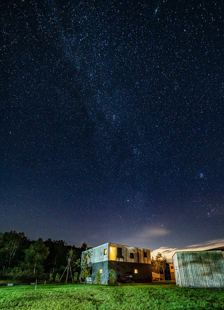 都会では想像もできない満天の星空も楽しみたい。©秋田大輔