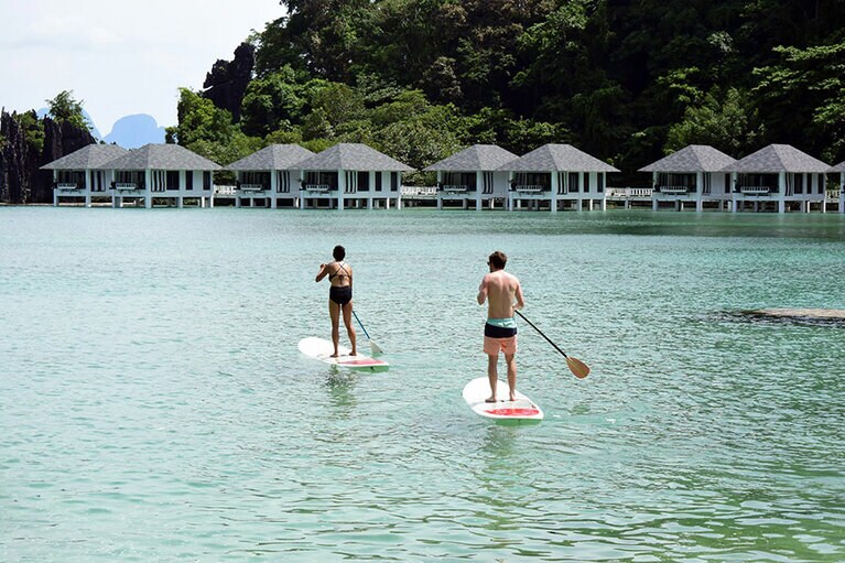 スタンドアップパドルやカヤックは無料で楽しめるマリンアクティビティ。