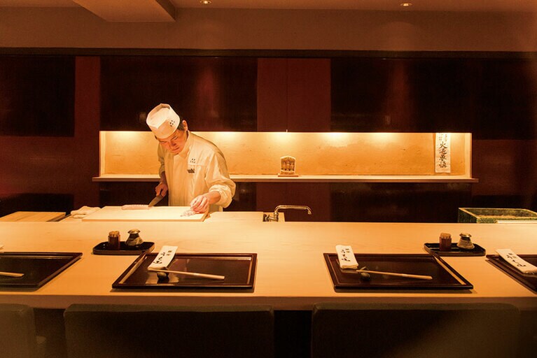 高級感あふれる白木のカウンター。