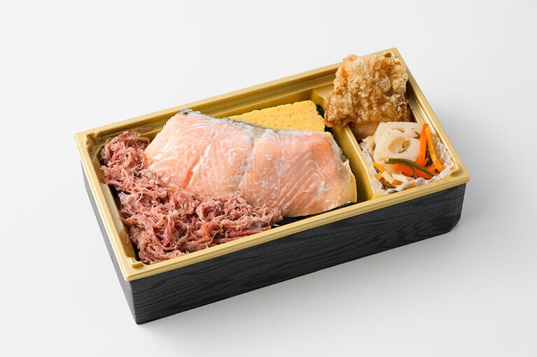 自家製コンビーフと女川銀鮭のり弁当 1,480円。