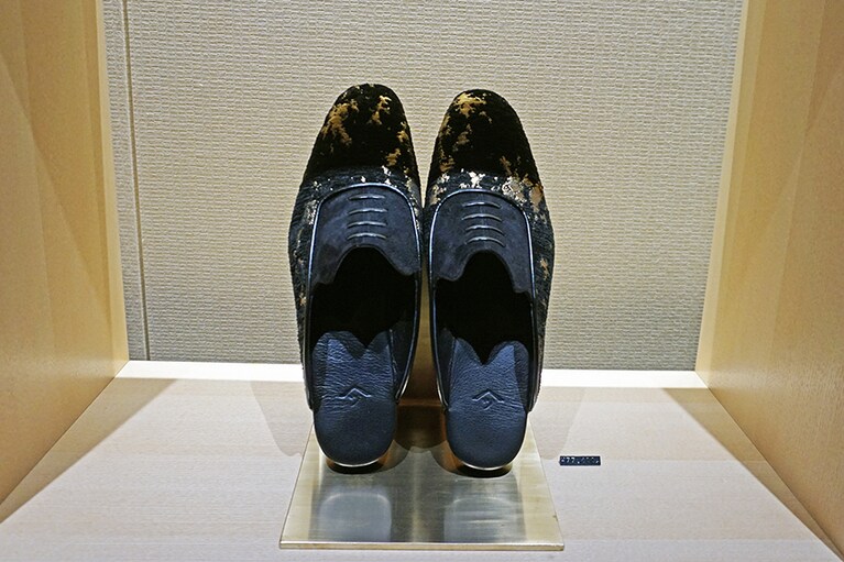 ルームシューズ「Frosted Petals」 70,000円。