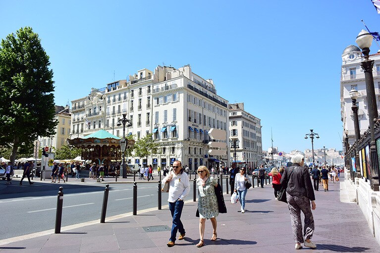 プロヴァンス語で“麻”を意味する“カネーブ”から名づけられたカヌビエール大通り。