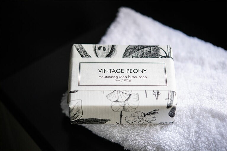 フレグランスバーソープ『ビンテージピオニー』170g 1,900円／フォーミュラリー55