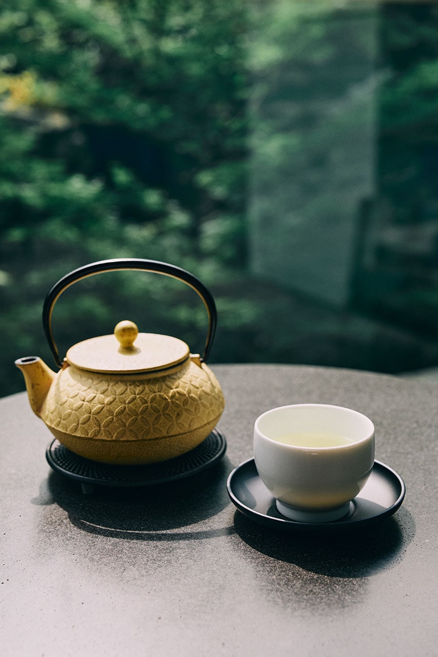 飲みやすさにこだわったというグリーンティーは、和束町にある上嶋爽禄園の茶師が特別にブレンド。香り高く凝縮された旨み、ほのかに感じる清涼感は、ホットでもアイスでも美味。