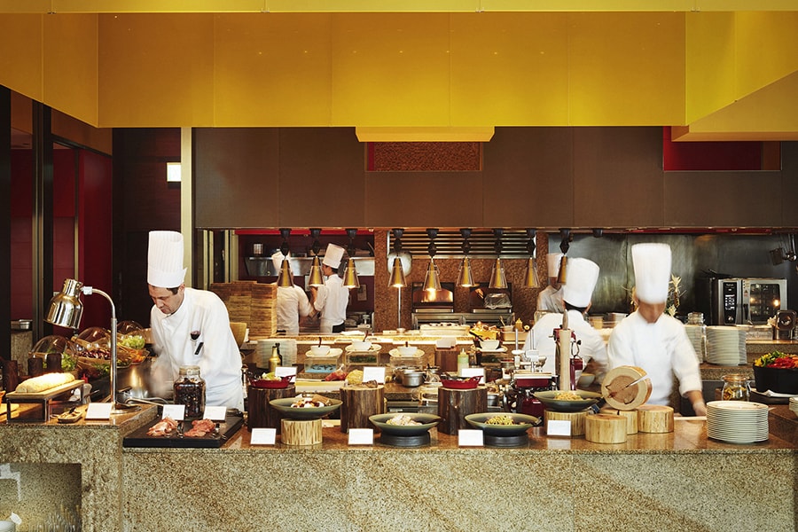 オープンキッチンでできたての料理を提供する「NOKA Roast & Grill(ノカ ロースト＆グリル)」(20階)が、スイーツブッフェの会場となる。