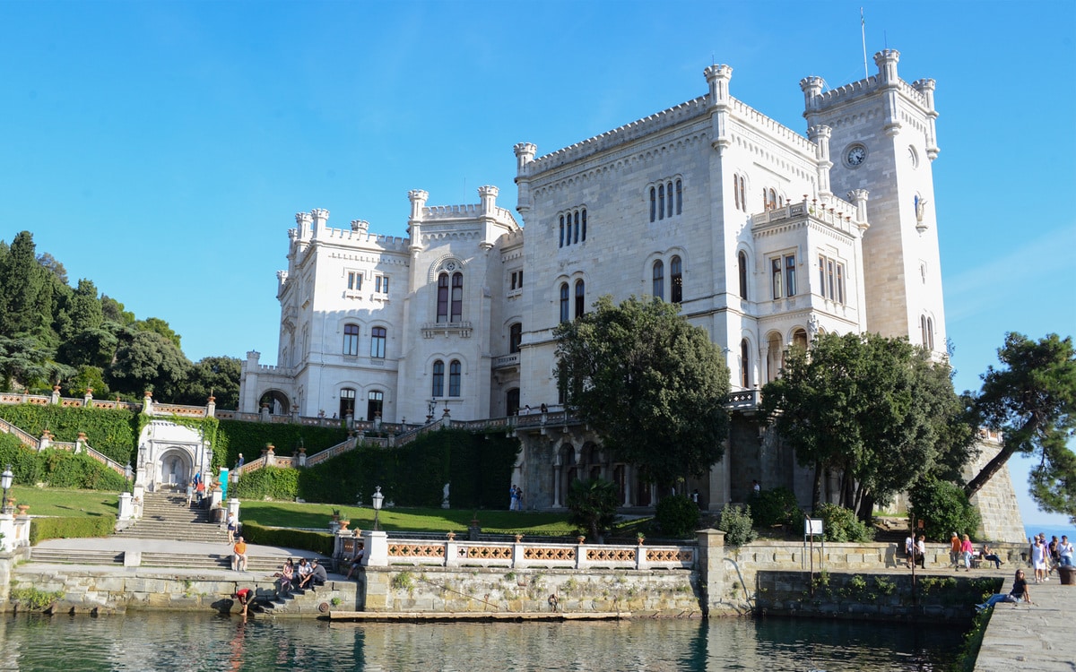 イタリアだけどイタリアっぽくない トリエステが孤高の美を纏う理由 気になる世界の街角から