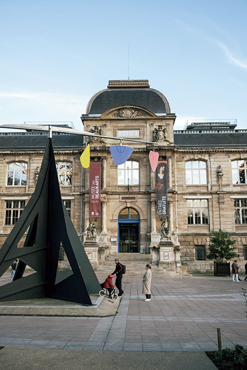 建物はナポレオン時代に遡る宮殿風の造り。