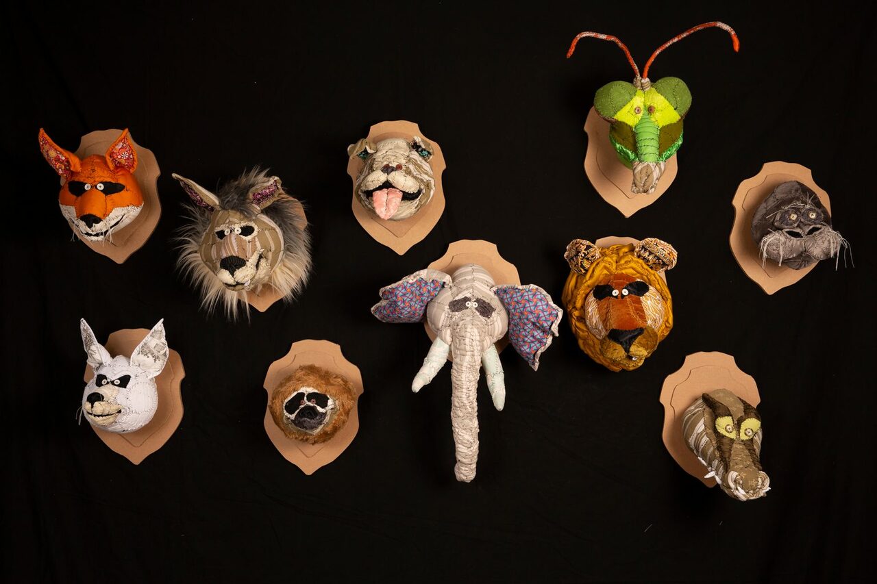 トロフィーハンティングの文化からインスパイアされた作品群　Anne-Valérie Dupond 公式ホームページより。