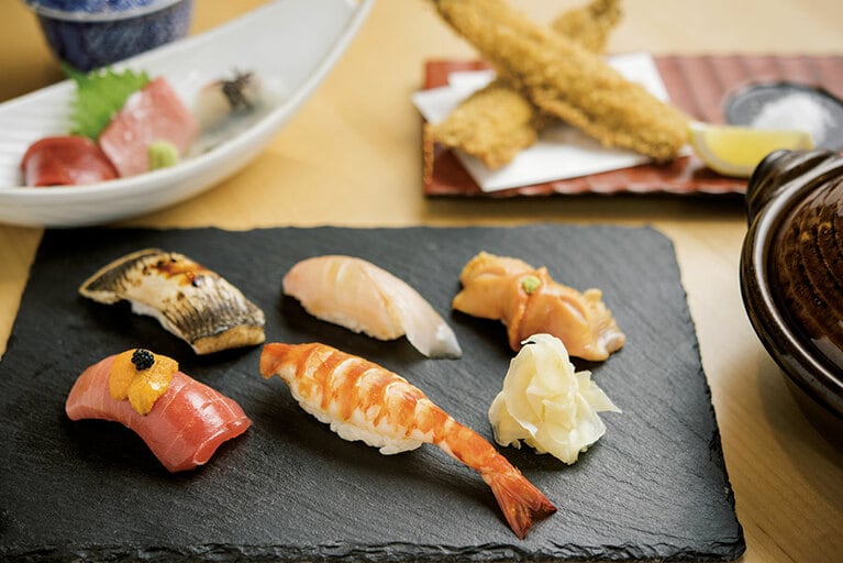 板前おまかせコースは予約制。にぎりも豪華。