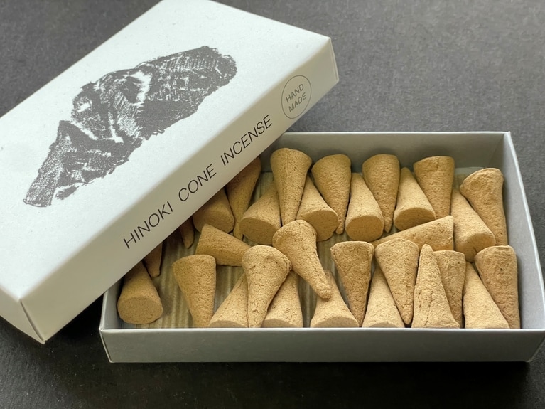 1個の燃焼時間は10分くらい。部屋をちょっと浄化させたいときに便利。