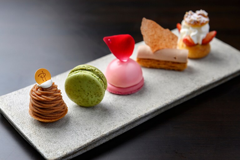 パーク ハイアット ニセコ HANAZONO［北海道／花園温泉］ピエール・エルメ・パリの洋菓子やアフタヌーンティーが楽しめる。