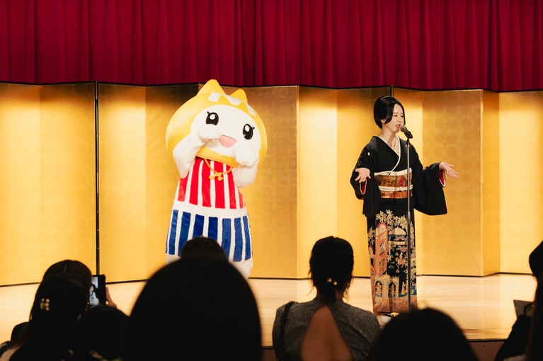 東村アキコさんがデザインした宮崎市制100年記念キャラクター「みやねこ」。