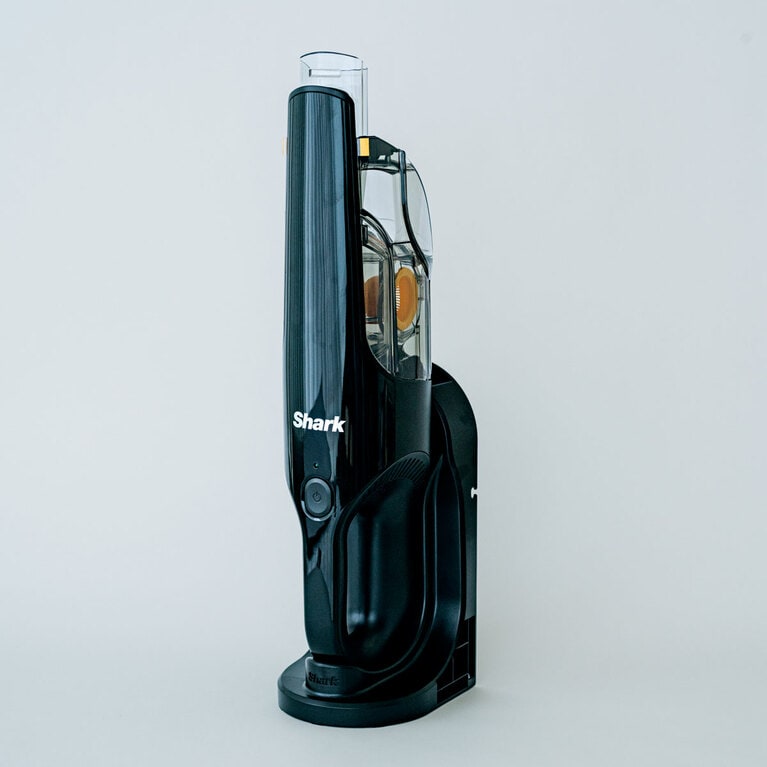 充電式サイクロンハンディクリーナー CH901J 約W9.7×D43.3×H11cm（使用時） 9,900円／シャーク