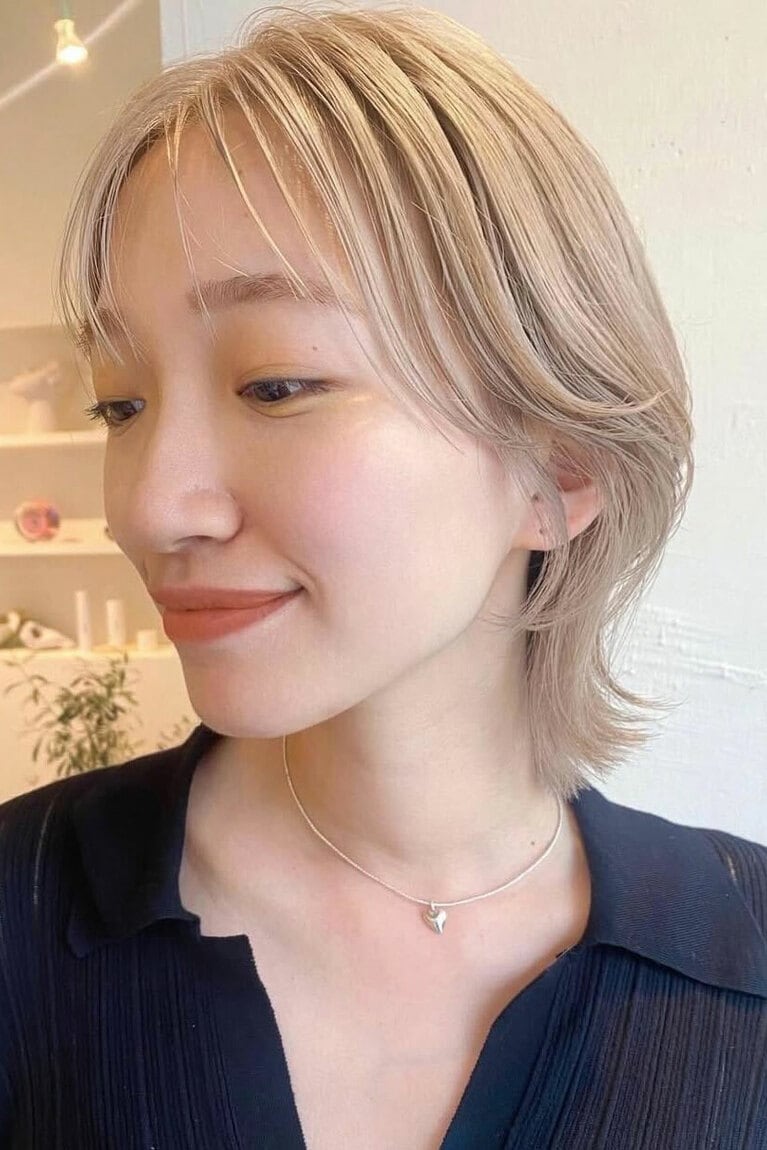 首元すっきり！　ソフトウルフボブ。