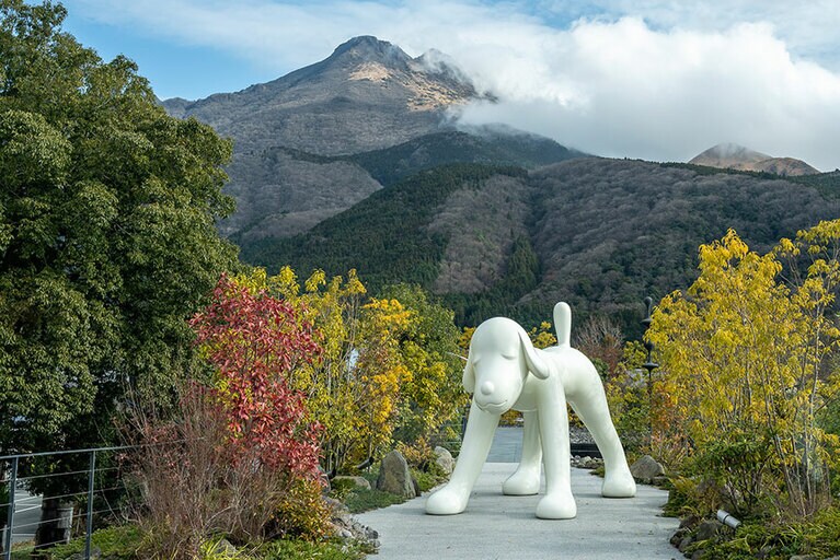 奈良美智さんの作品「Your Dog」。