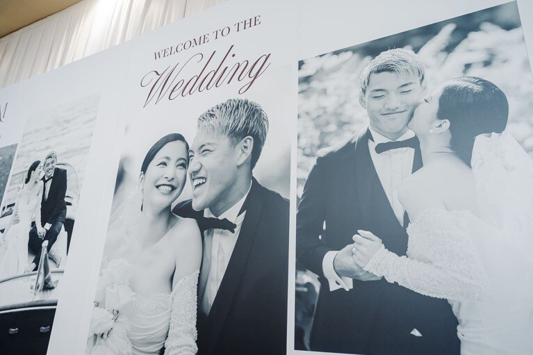 コモ湖畔の美しい風景のなかで前撮り。幸せいっぱいの様子が伝わってくる。