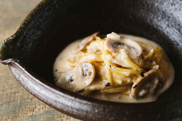 “鮒寿しのクリームパスタ”。コクと酸味のバランスがとれた一品。