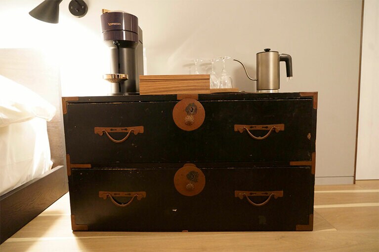 コテージ内に置かれている家具は、もともと古民家で使われていたもの。