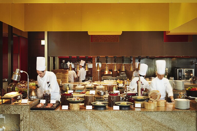 オープンキッチンでできたての料理を提供する「NOKA Roast & Grill(ノカ ロースト＆グリル)」(20階)が、スイーツブッフェの会場となる。