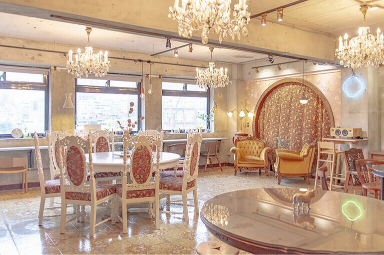 同じビルの7階にある｢玩味沙龍｣。オープンは金土日。