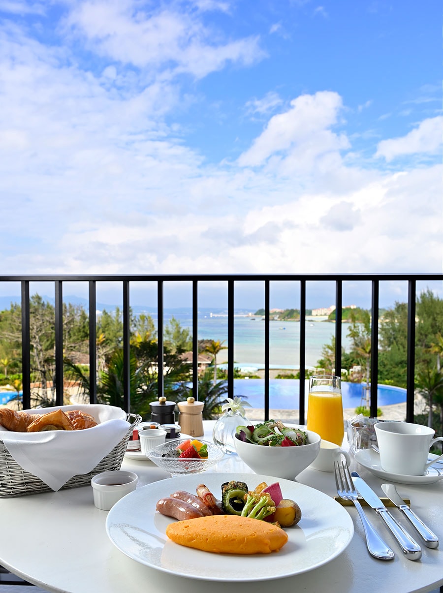 楽園リゾートならではの眺望を満喫しながら、優雅な朝食を。