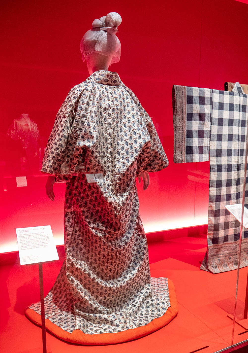 ヨーロッパ製の絹で作られた、知られる限り唯一の江戸時代の着物。