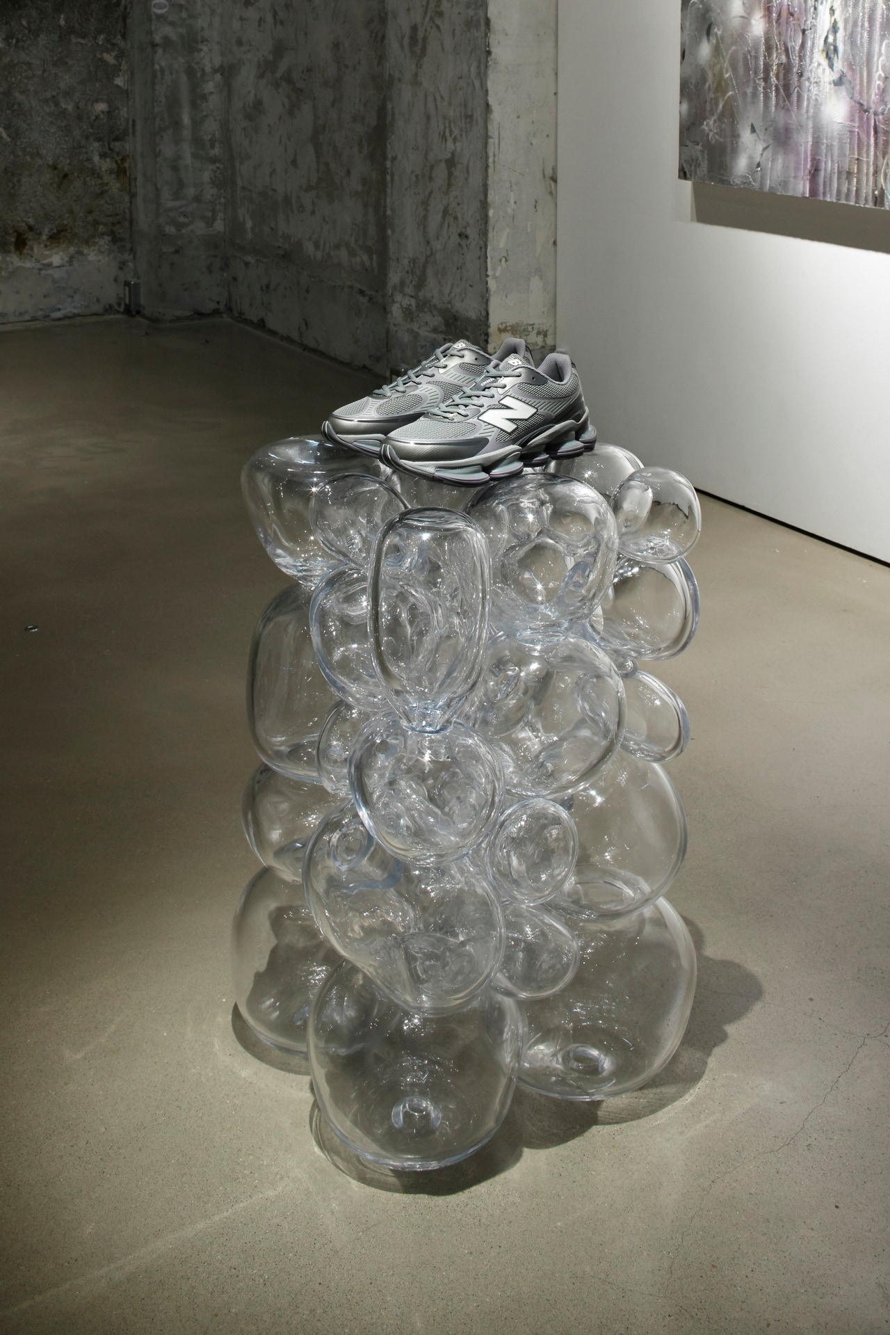 ブランドの代表的なクッショニングテクノロジー「ABZORB」を、現代的なデザインとともに進化させたモデル「ABZORB 2000」。